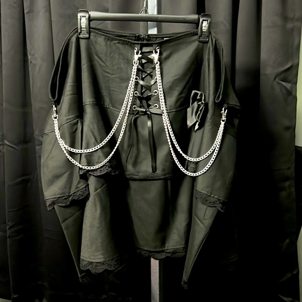 New with tags Thorn & Fable size 5 plus skirt from Hot Topic